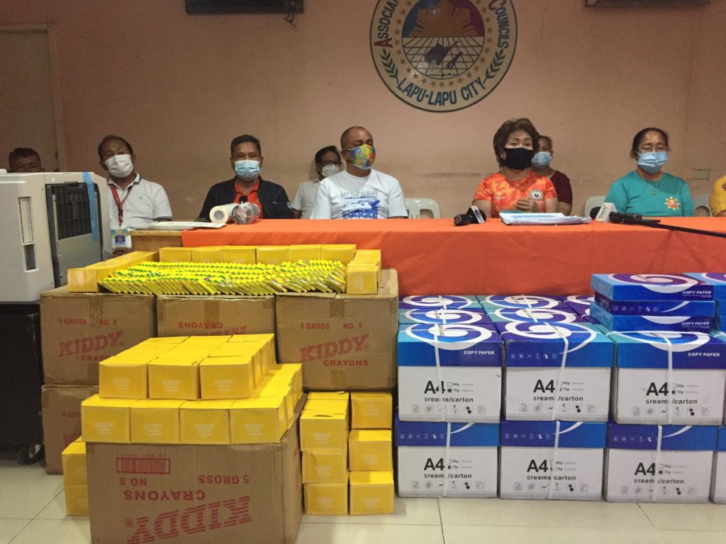 DAY CARE STUDENTS TO BENEFIT. School materials and a risograph machine for the day care students of Lapu-Lapu City has been turned over to the Association of Barangay Councils in Lapu-Lapu City. | Futch Anthony Inso