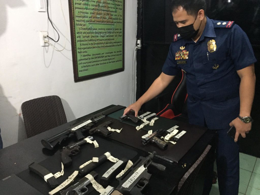 ASTURIAS RAID. Police Lieutenant Colonel hector Amancia, chief of CIDG Cebu Provincial Field Unit, presents to media the unregistered firearms and ammunition they confiscated in Asturias, Cebu from May 25 to 26 operations.