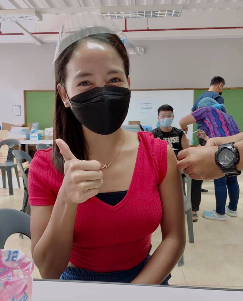 Photo caption: Cebuana marathon queen Mary Joy Tabal gives a thumbs up after getting her first dose of the AstraZeneca vaccine. | Photo from Mary Joy Tabal