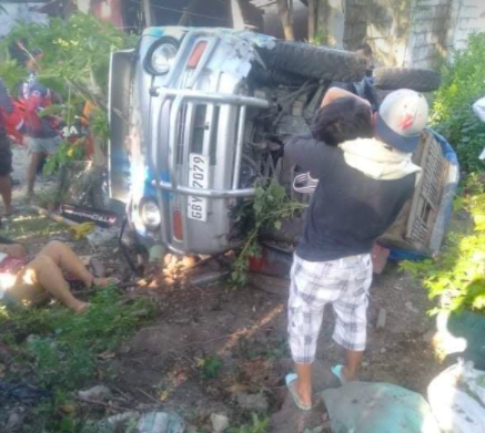 BOY, 2 OTHERS HURT. Three persons were hurt including a three-year-old boy after the driver lost control of the Multicab causing it to fall on its side in Barangay Binlod, Argao town in sourthern Cebu at late afternoon today, May 22. | Photo by Argao MDRRMO
