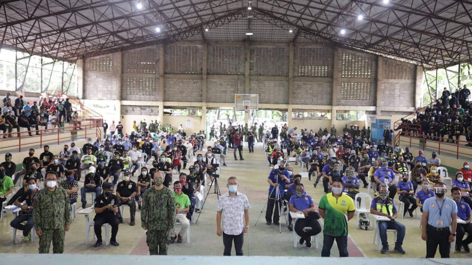Mandaue City Mayor Jonas Cortes swears in at least 100 force multipliers at the Subangdaku Barangay Gymnasium today, May 27. | Mary Rose Sagarino #CDNDigital