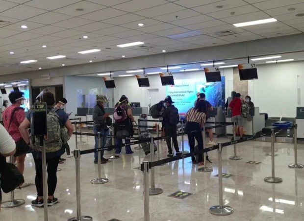 The the Swab-Upon-Arrival policy of the Cebu Provincial government will resume  today, for arriving returning overseas Filipinos and overseas Filipino workers, who will arrive at the Mactan CEbu International Airport. | Inquirer Visayas file photo