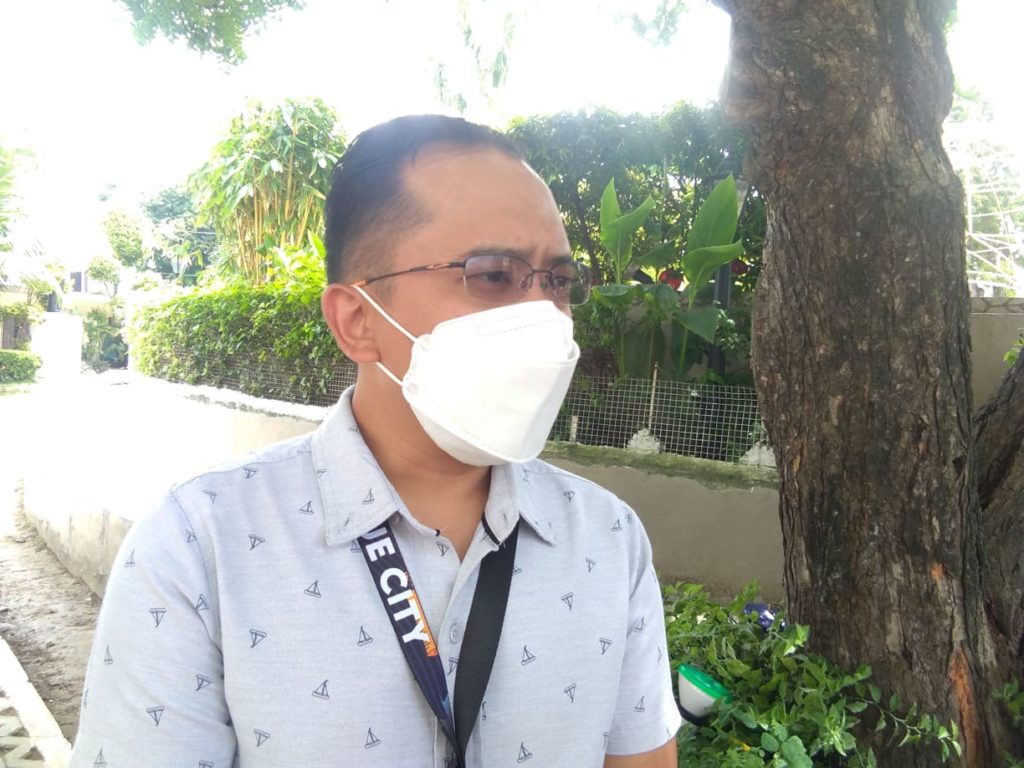 MANDAUE VACCINE REGISTRATION INTENSIFIED. Lawyer Lizer Malate, head of the Mandaue City Vaccination Operations Center, says barangay personnel will go house to house to make sure that residents register for vaccination. | Mary Rose Sagarino