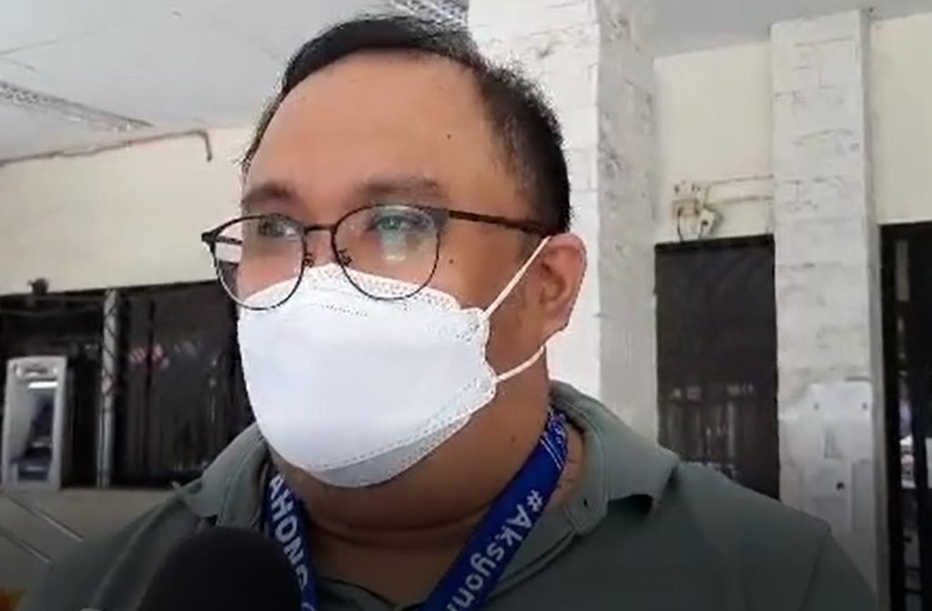 Lawyer James Sayson of the Lapu-Lapu City Legal Office says that they will temporarily close the city's two vaccination sites because the supply of vaccines has already run out. | Futch Anthony Inso