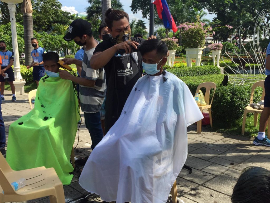 The porters were also given a free haircut as part of the free services in the Barangayan part of the event. | Pegeen Maisie Sararaña