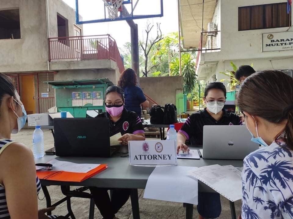 Lawyers of IBP-Cebu Chapter offer free legal consultations and notary services in San Fernando town in southern Cebu on Sunday, June 20. | Photo courtesy of Councilor Medalla
