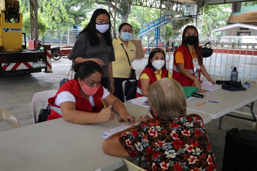 DSWD-7 or Department of Social Welfare and Development in Central Visayas releases P3,000 financial assistance to senior citizens in one of the local government units in Central Visayas. | DSWD-7 photo