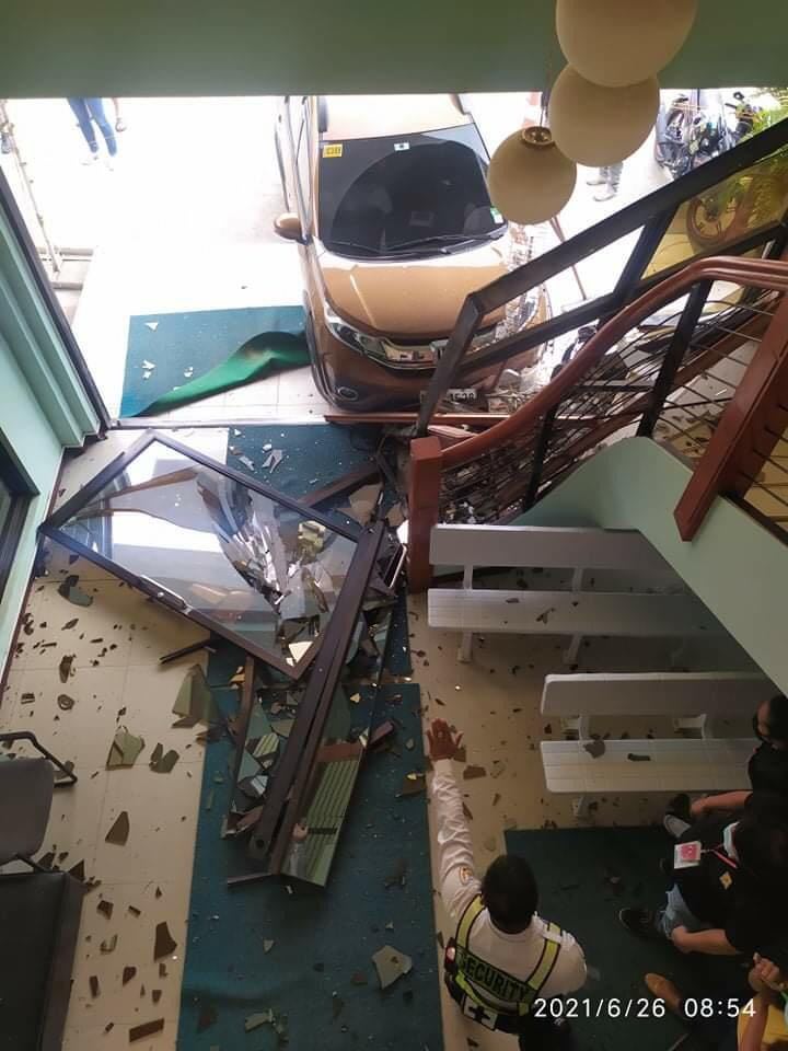 LAPU-LAPU ACCIDENT: A Honda BR-V crashes into the main entrance of the Mactan Electric Company building in Barangay Pajo in Lapu-Lapu City at past 8 a.m. today, June 26. 