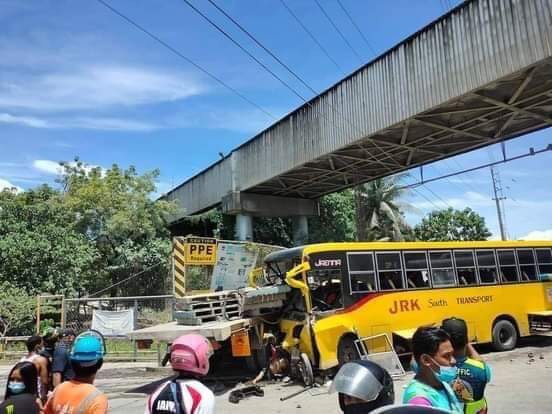 NAGA ACCIDENT. A couple onboard a motorcycle died after a mini bus rammed them from behind crushing them between the bus and the trailer truck. killing them. The accident happened before noon today, along the national highway in Barangay Tinaan, Naga City. | Photo from Clicky Shots