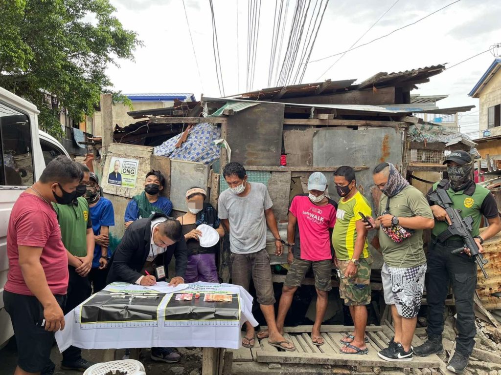 DULJO FATIMA RAID. PDEA-7 agents arrest five persons during a raid on a suspected drug den in Barangay Duljo Fatima in Cebu City at past 2 p.m. today. 