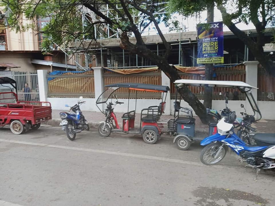 CCTO appeals for help in catching motorists illegally parking their vehicles during the weekend. In photo are illegally parked vehicles in the city.