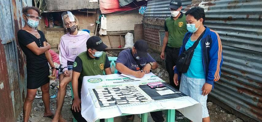CALAMBA OPERATIONS. Philippine Drug Enforcement Agency in Central Visayas agents process the illegal drugs confiscated from two persons during the Barangay Calamba, Cebu City operation on Thursday, July 29. | Photo courtesy of PDEA-7
