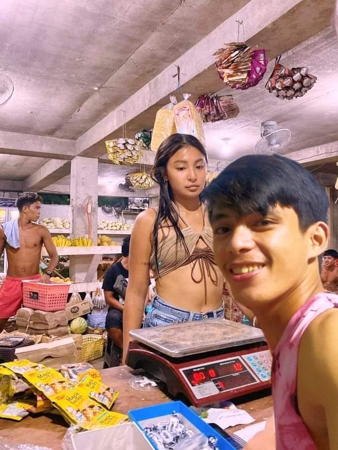 memes of Nadine's photo show netizens humorous side. A netizen photoshops himself in the photo of Nadine where he sells goods to Nadine.