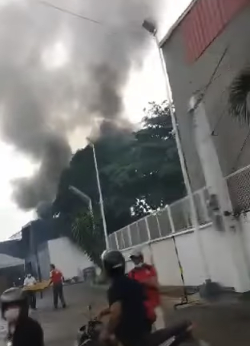 Calamba fire: Photo screen captured from a video of a fire that hit Barangay Calamba, Cebu City, this Monday afternoon, August 9. | contributed photo
