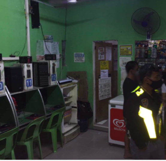 BARANGAY CAPTAINS IN CEBU CITY URGED TO MAKE SURE NET CAFES ARE CLOSED. Internet cafes similar to this one in Consolacion town continue to allegedly remain open in Cebu City despite the order for it to be closed while the city is under MECQ. | CDN file photo (photo by Consolacion town)