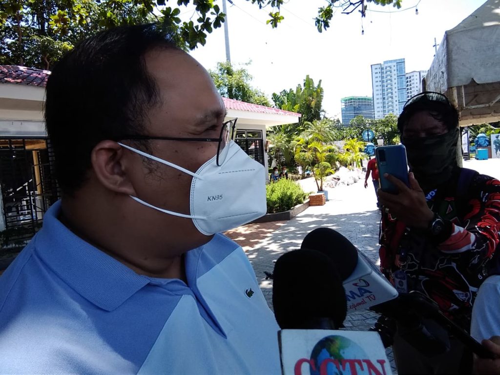 LAPU-LAPU EXEC ON VACCINATION RATE: Lawyer James Sayson, deputy chief of the Local Vaccination Operations Center (LVOC), said that as of September 11, 2021, the city had already vaccinated 181,707 individuals for the vaccine's first dose. | Futch Anthony Inso