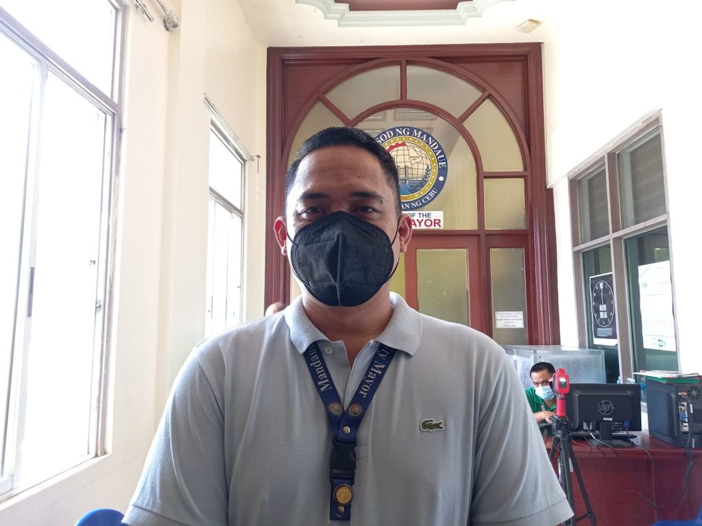MANDAUE ON ALERT LEVEL 3 STATUS: Lawyer John Eddu Ibañez, executive secretary of Mayor Jonas Cortes, urges parents to register online their minors or 12 to 17 year old children for vaccination in October. |Mary Rose Sagarino