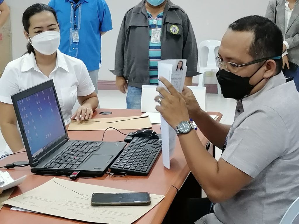 More candidates flock to Comelec-Cebu as filing deadline draws near
