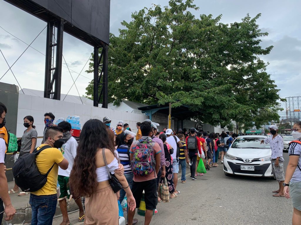 CEBU SOUTH BUS TERMINAL EXEC EXPECTS 20,000 PASSENGERS TO BE AT THE TERMINAL THIS WEEKEND TO HEAD HOME FOR KALAG-KALAG. Passengers heading home to their hometowns start to flock to the Cebu South Bus Terminal on Saturday, October 30, 2021. | Pegeen Maisie Sararana