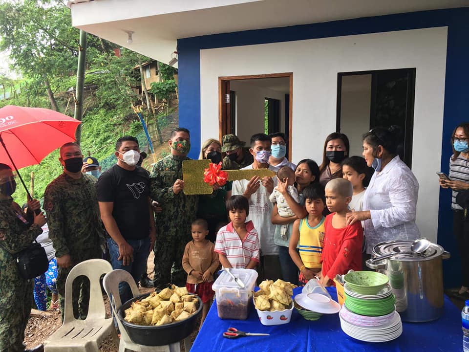 Farmer in Pamutan receives P400,000 house.