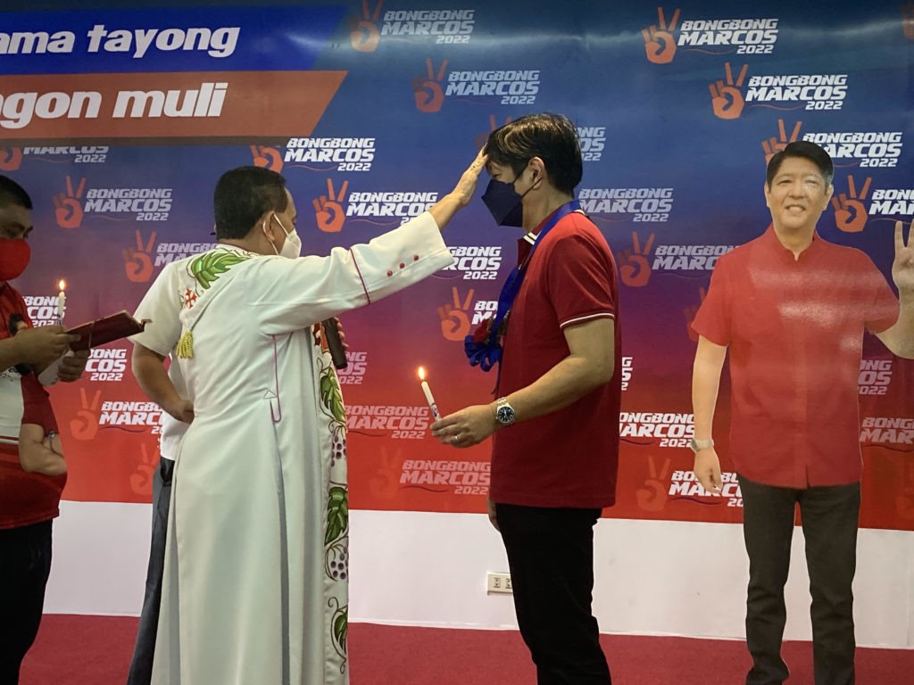 Marcos inaugurates campaign headquarters in Cebu City.