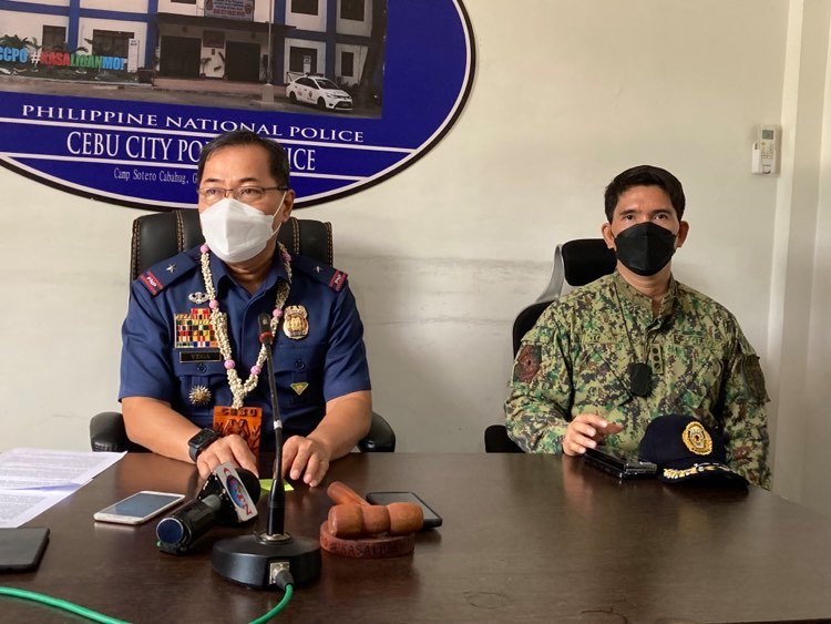 PRO-7 CHIEF SEEKS FULL COOPERATION OF POLICE. In photo are Police Regional Office Central Visayas Police Brigadier General Roque Eduardo Dela Peña (left) and Cebu City Police Office Director, Colonel Josefino Ligan during a press conference on Thursday morning, October 7, 2021.