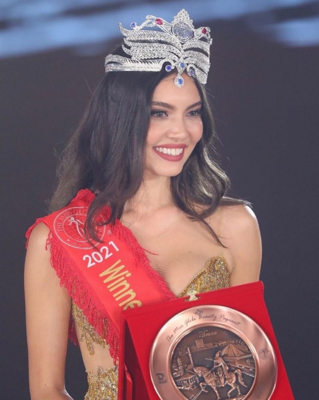 Maureen Montagne was crowned as Miss Globe 20212 on Saturday, November 6, 2021. |Photo from Maureen Montagne's Instagram account
