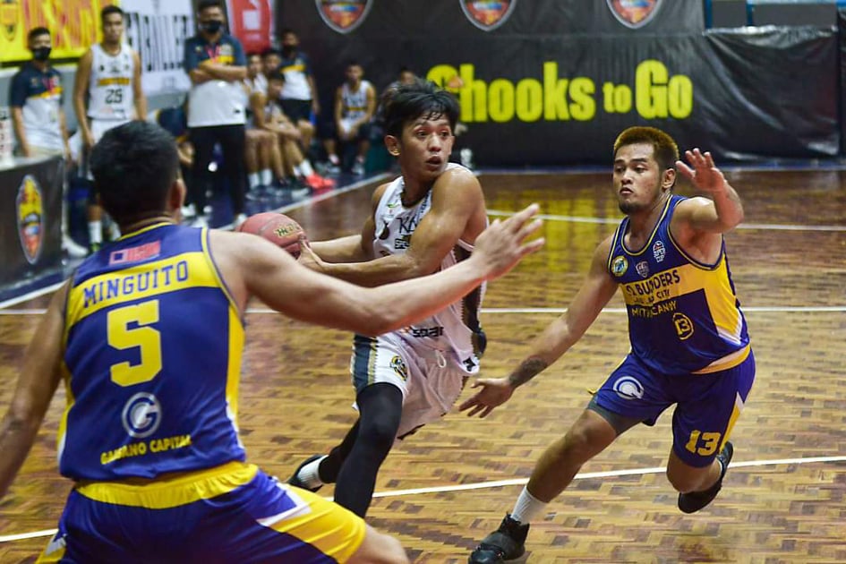 Shaquille Imperial drives to the basked during one of his games in his stint with the KCS Computer Specialists Mandaue City in the VisMin Cup first conference. | CDN Digital file photo