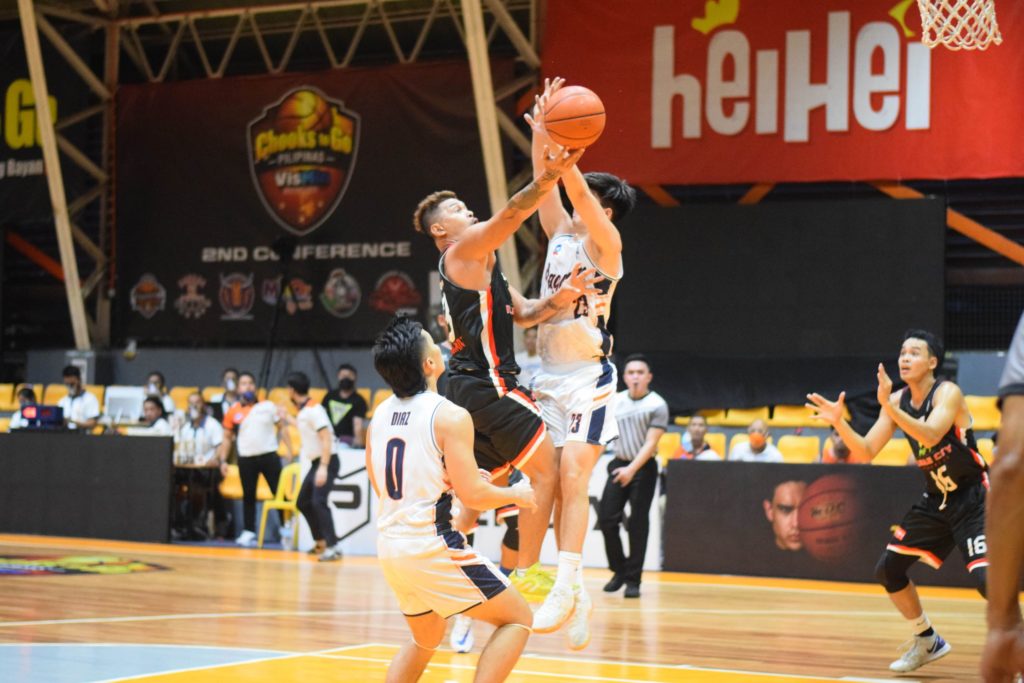 Hoyohoy helps Iligan City Archangels defeat Pagadian Explorers. In photo is Dave Tagolimot of Iligan City going for a layup amid the heavy defense of Pagadian City during their match in the VisMin Super Cup. | Photo from VisMin Super Cup Media Bureau.