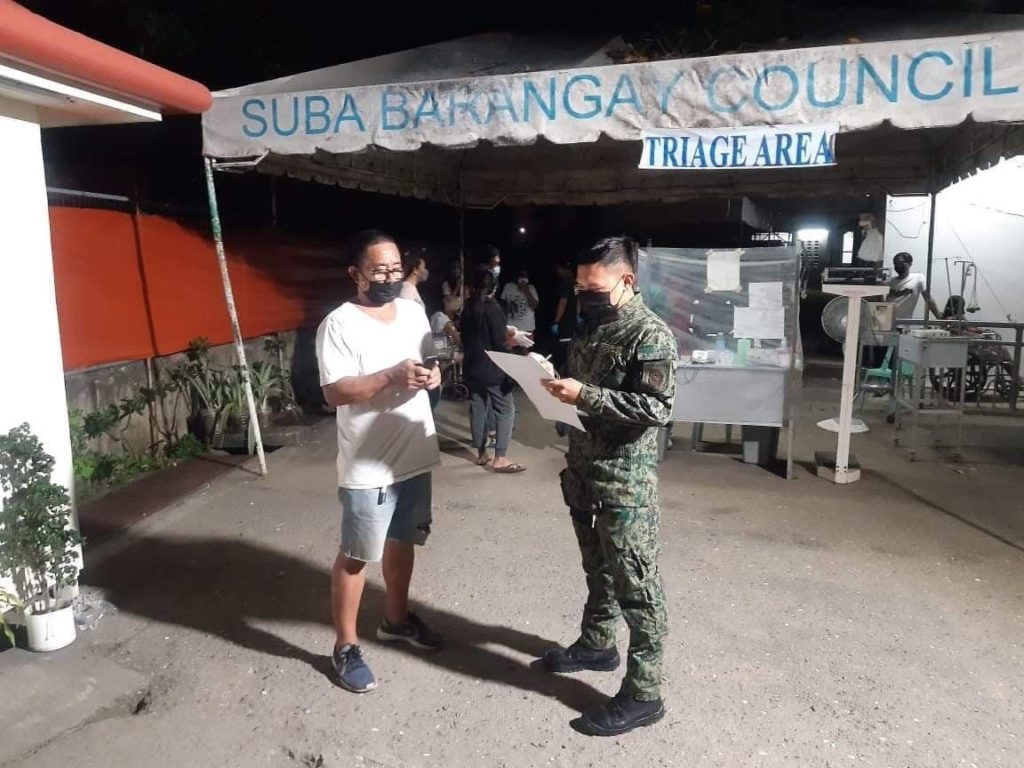 Danao City police gather additional information that may help them identify if there is a foul play over the ‘accident’ that ended life of a 28-year-old man and an apprentice of a vessel docked in barangay Dunggoan in Danao City on Saturday evening, November 20, 2021. | contributed photo via Paul Lauro