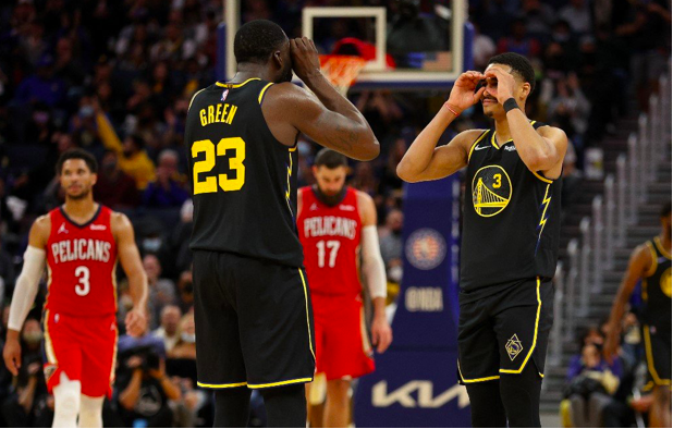 Jordan Poole #3 and Draymond Green #23 of the Golden State Warriors celebrate after the Warriors scored a basket against the New Orleans Pelicans at Chase Center on November 05, 2021 in San Francisco, California. Ezra Shaw/Getty Images/AFP