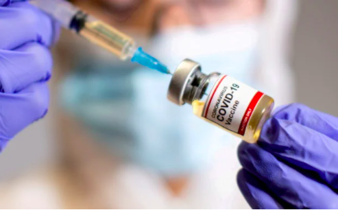 VVOC: No expiring COVID-19 vaccine by the end of June. In photo, a woman holds a small bottle labeled with a “Coronavirus COVID-19 Vaccine” sticker and a medical syringe in this illustration taken Oct. 30, 2020. (File photo from REUTERS)