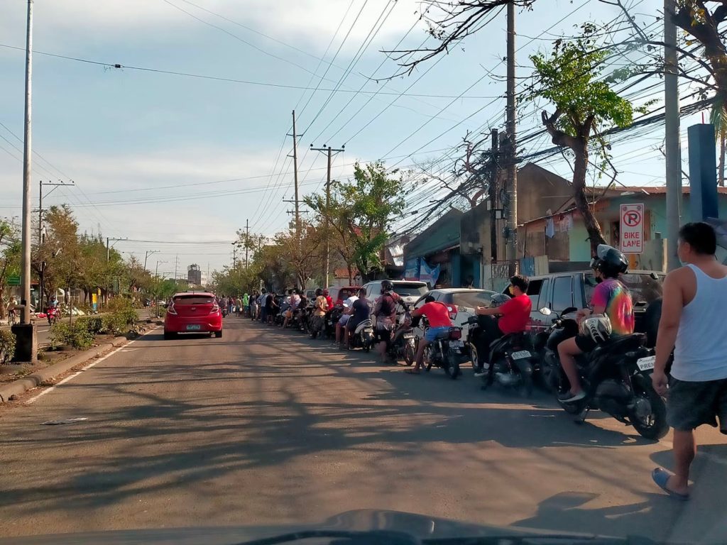 No Vehicle, no filling up. In photo is a long queue of vehicles wait for their turn to gas up along a road leading to a gasoline station in Cebu City days after Typhoon Odette plowed through Cebu City and the rest of the Visayas. | CDN Digital file photo