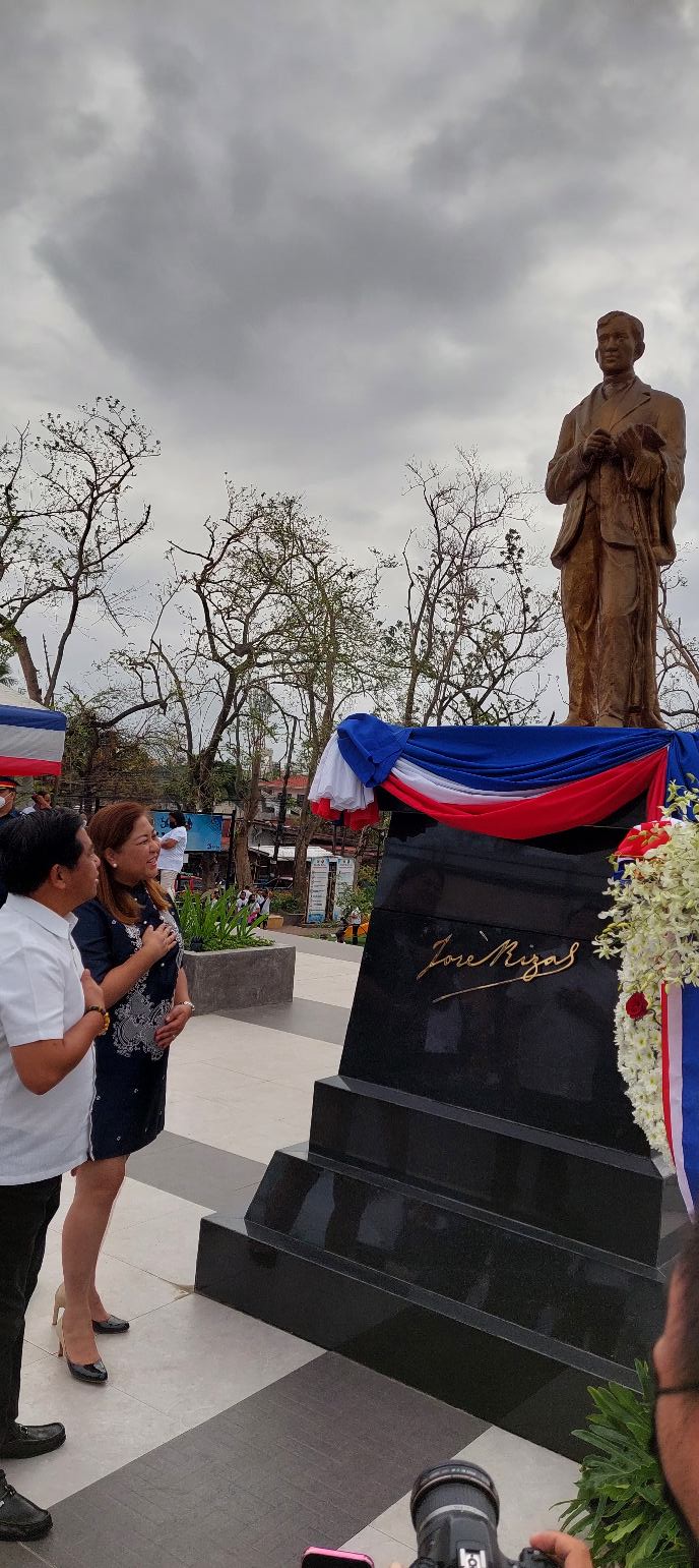 CHAN LEADS RIZAL DAY CELEBRATIONS. Lapu-Lapu City Mayor Junard "Ahong" Chan leads the wreath laying ceremony at the Jose Rizal statue at the Jose Rizal Plaza in Barangay Poblacion to commemorate the 125th Rizal Day. | Futch Anthony Inso