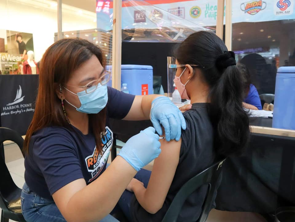 CEBU CITY CONSIDERING OPENING MORE PEDIA VACCINATION SITES FOR CHILDREN 5 TO 11 YEARS OLD. In photo is a minor getting her shot against COVID-19 in Subic Bay Metropolitan Area.
