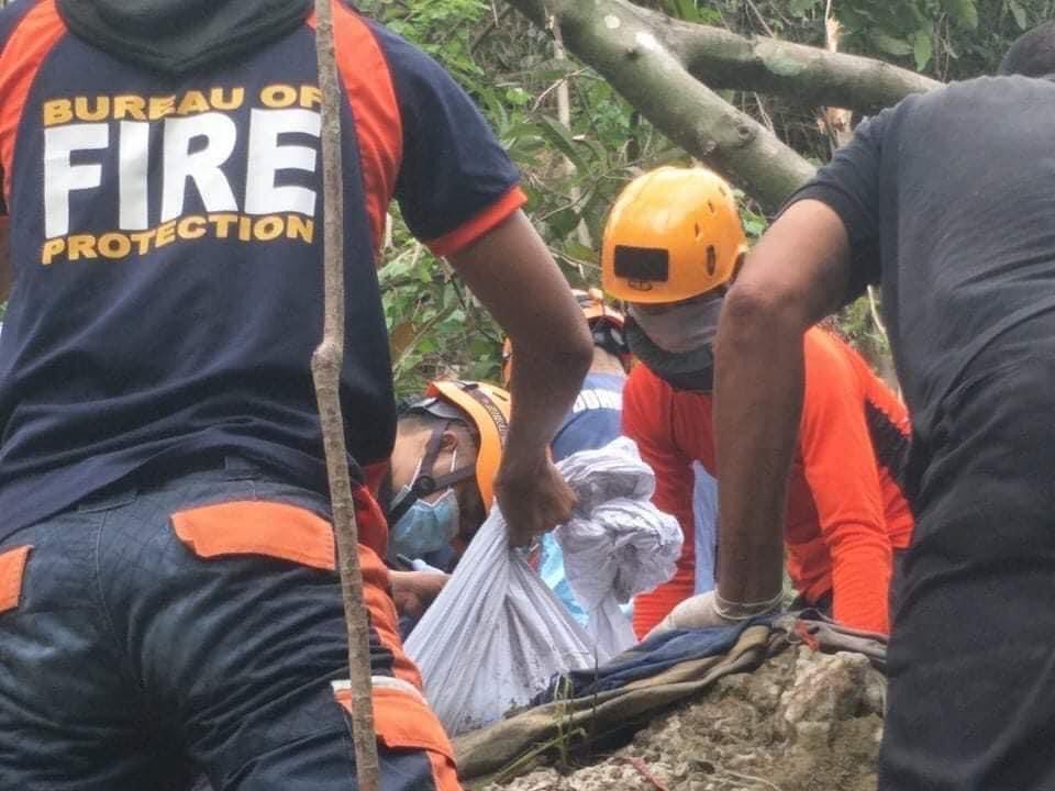Rescuers from Talisay City retrieve the body of the murdered girl, who was found in a cave in Barangay Maghaway, Talisay City on January 9, 2022. | Mayor Samsam Gullas FB page
