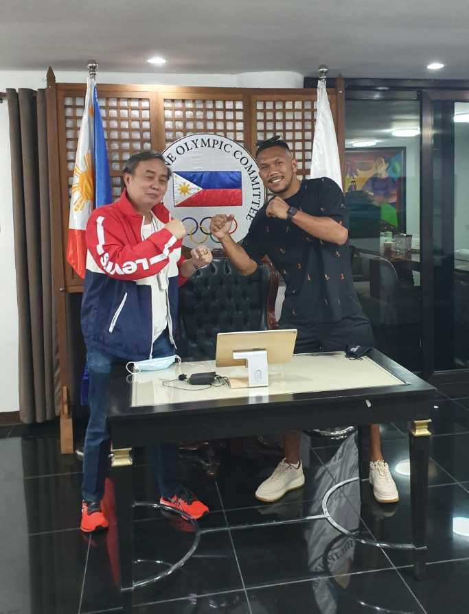 OLYMPIAN MARCIAL VISITS TOLENTINO. POC President Abraham "Bambol" Tolentino (left) poses with Olympian Eumir Marcial (right), during the latter's visit in Tagaytay City. | Photo from POC