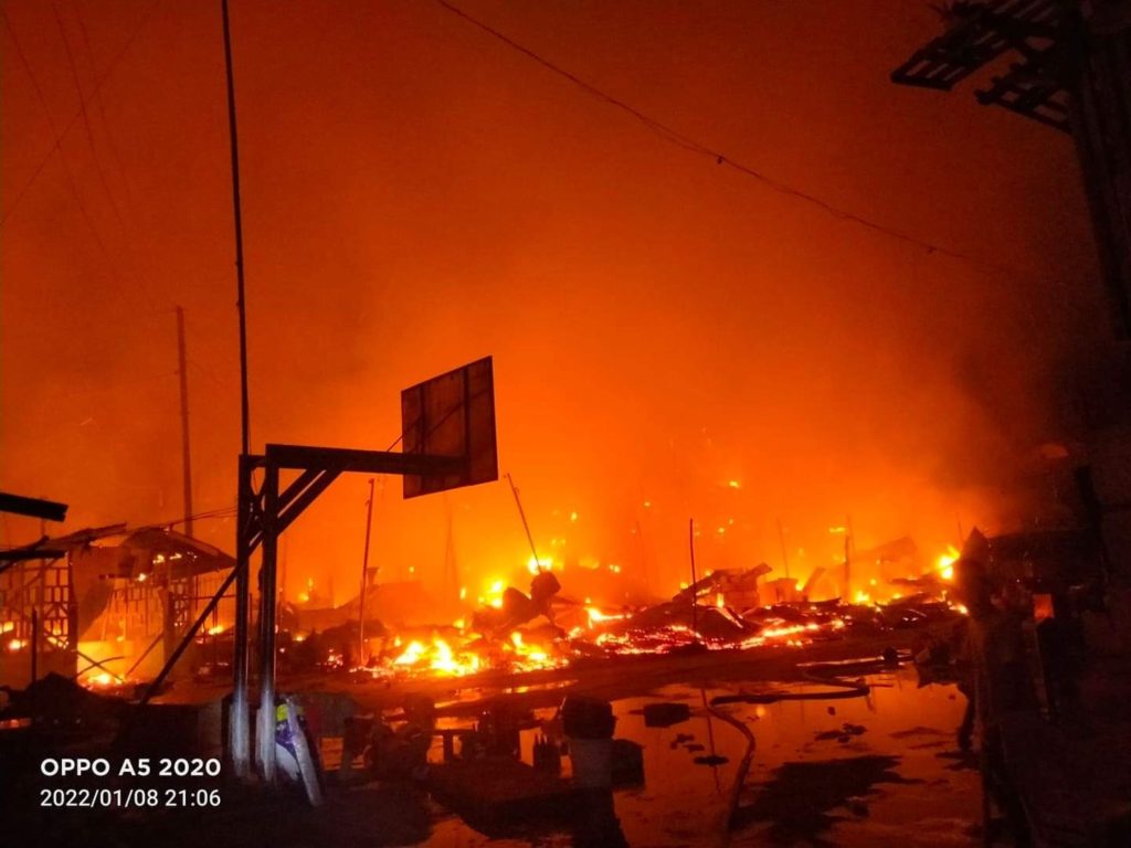 Tricities hit by fires. In photo is one of the four fires that hit the tricities of Cebu, Mandaue, Lapu-Lapu on Saturday. In photo is the Barangay Tingub, Mandaue City fire that razed 150 houses. | contributed photo