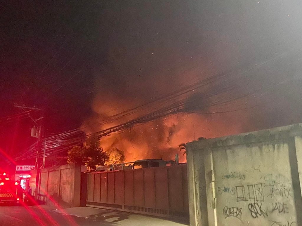 Fire burned the warehouse of PDL Construction in Barangay Alang-alang, Mandaue City shortly after midnight on Monday, February 21.