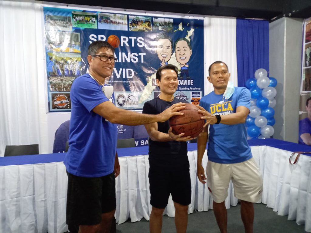 Sports Against Covid to start Feb.. In photo are Gubernatorial aspirant Joseph Ace Durano together with former PBA star Al Solis and USJR assistant coach  Armand Solis Colina take time for a photo opportunity after the launching of Durano's Sports Against COVID program on Saturday, February 5, 2022. | Mary Rose Sagarino