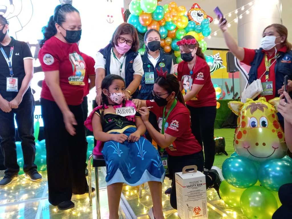 Consolacion has launched its "Resbakuna Kids" at a mall, where 30 kids are vaccinated. | Mary Rose Sagarino 