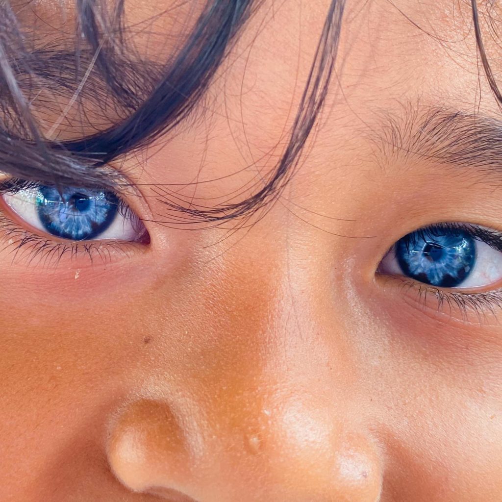 Blue eyes of Filipino girl from Leyte mesmerize netizens