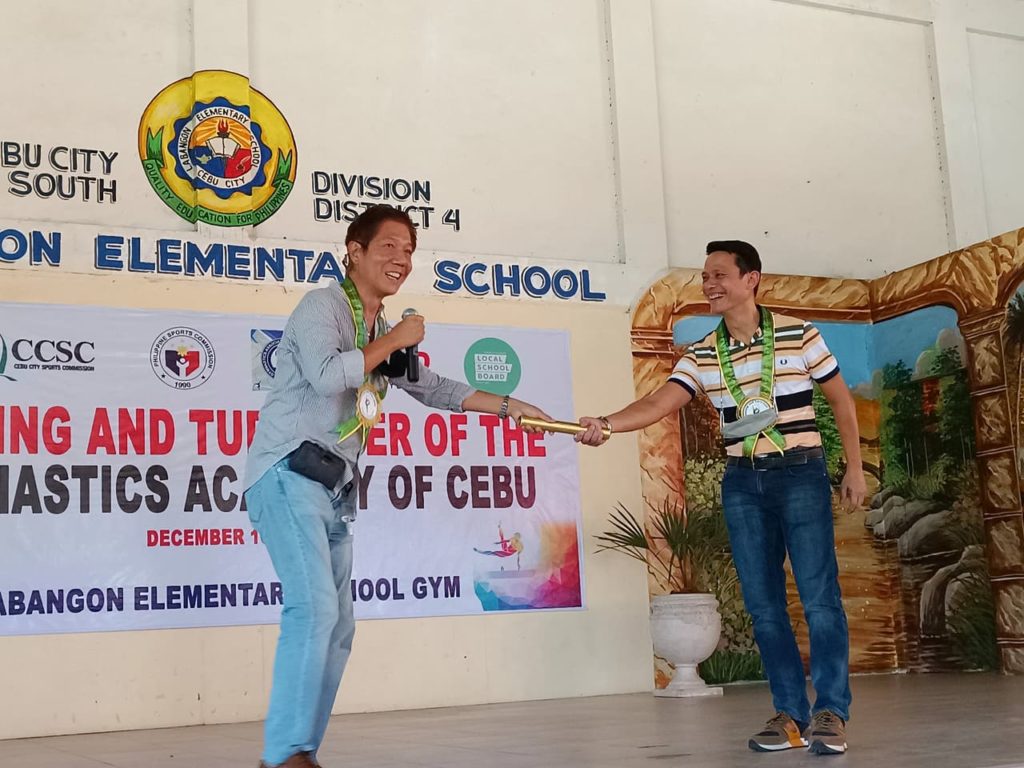PAGES IS NEW CCSC CHAIRMAN. Outgoing CCSC Chairman Edward Hayco (left) passes the baton to incoming CCSC chairman John Pages during the turnover ceremony at the Gymnastics Academy of Cebu in Barangay Labangon, Cebu City today, February 20. | Glendale G. Rosal