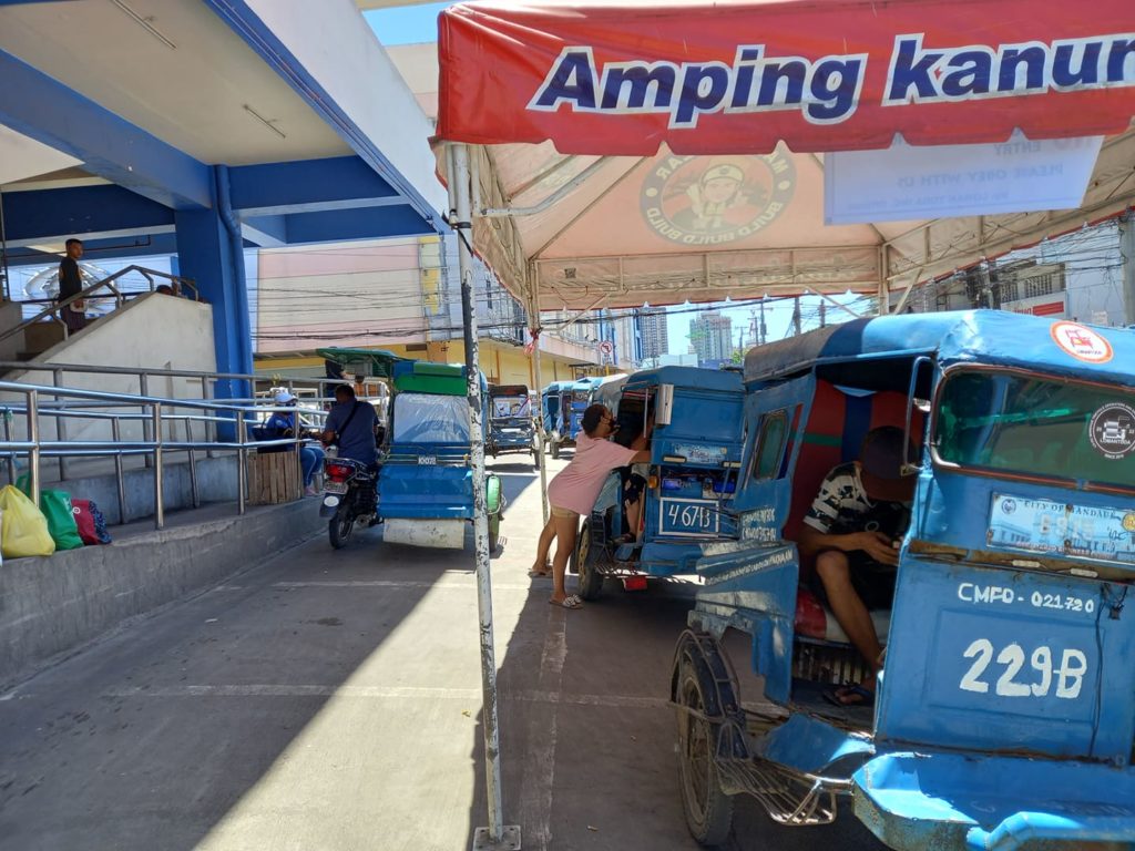 The Mandaue City Council has approved the resolution rolling back the P20 fare of tricycles in Mandaue City to P10. | Mary Rose Sagarino