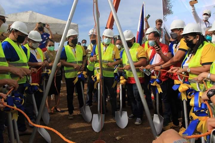 Mandaue City Mayor Jonas Cortes leads the groundbreaking ceremony for the Mandaue City Sports Center project. | Photo courtesy of Mandaue PIO