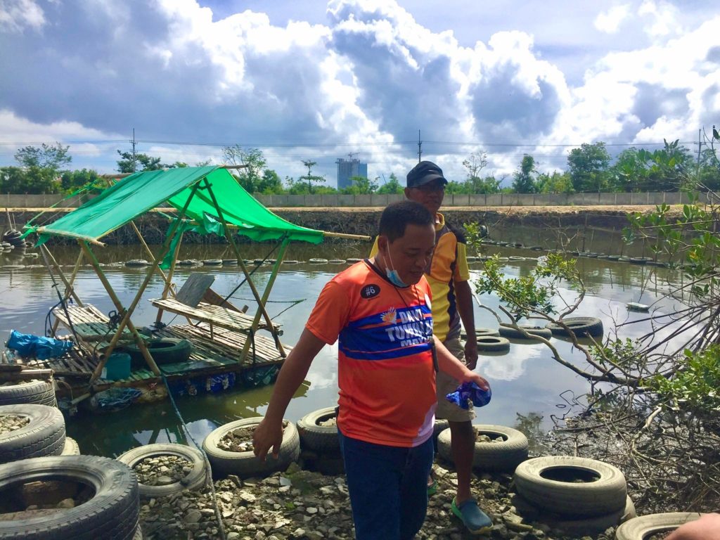 Cebu City Mayoral candidate Dave Tumulak visits the Inayawan landfill as his first stop for his election campaign start today, March 25, 2022, the start of the election campaign period of local officials. | Jewil Anne M. Tabiolo 