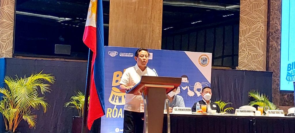 CHAN SEEKS ALERT LEVEL DOWNGRADE. Lapu-Lapu City Mayor Junard "Ahong" Chan is seeking a downgrade of the city's COVID-19 alert status to alert level 1 after reporting that the city had already vaccinated 73 percent of its senior citizens. | Futch Anthony Inso