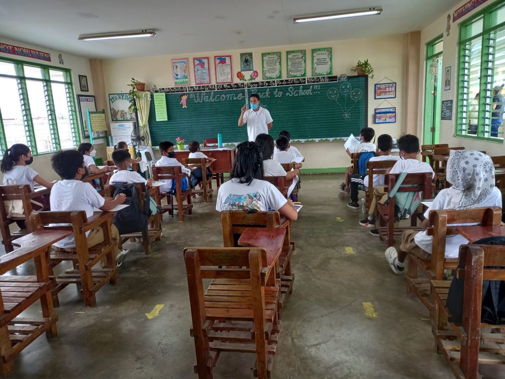 In-person classes in Mandaue City for story:Booster dose for students not required