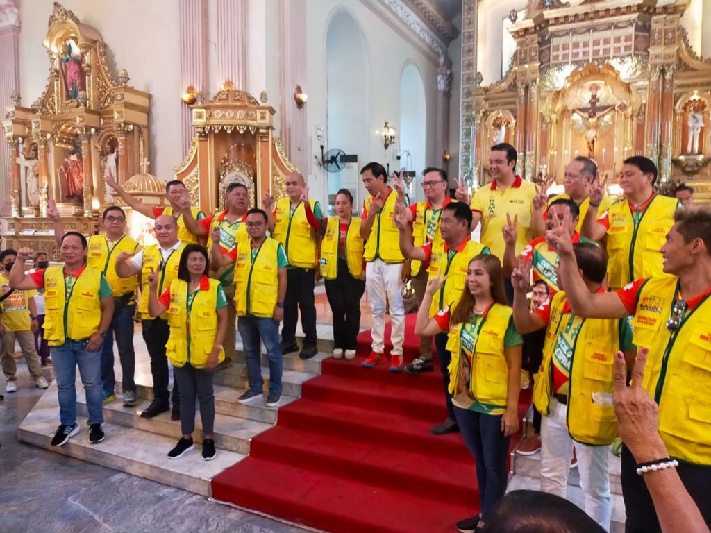 BARUG-PDP LABAN KICKS OFF CAMPAIGN. Incumbent Cebu City Mayor Michael Rama (center) leads the kick off of the election campaign of his party -- Barug-PDP Laban -- at the Cebu Metropolitan Cathedral today, March 25, 2022. | Delta Dyrecka Letigio