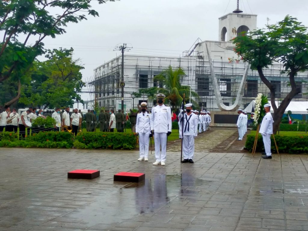 Photo of navy personnel for story: Cebuanos celebrate 80th Araw ng Kagitingan on a rainy Saturday morning